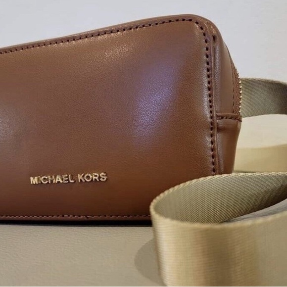 Michael Kors, fanny pack,- brown belt bag, with gold buckle. Never used. - Picture 1 of 7